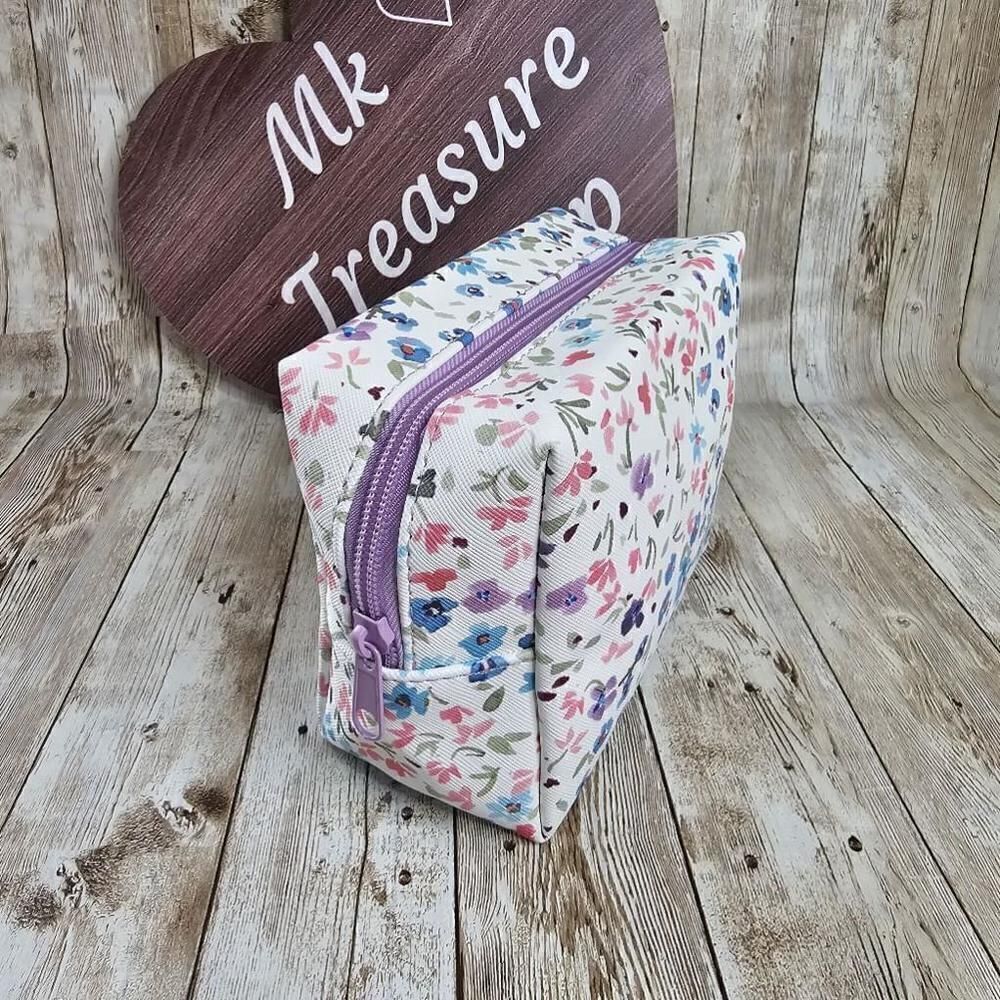 Small cosmetics bag - Picture 2 of 5